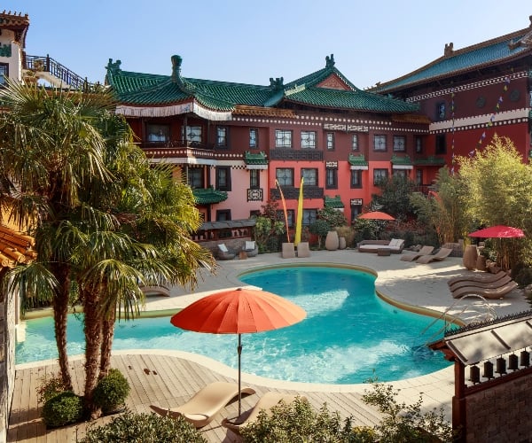 cf-pool-ling-bao-aussen_01 (1).jpg