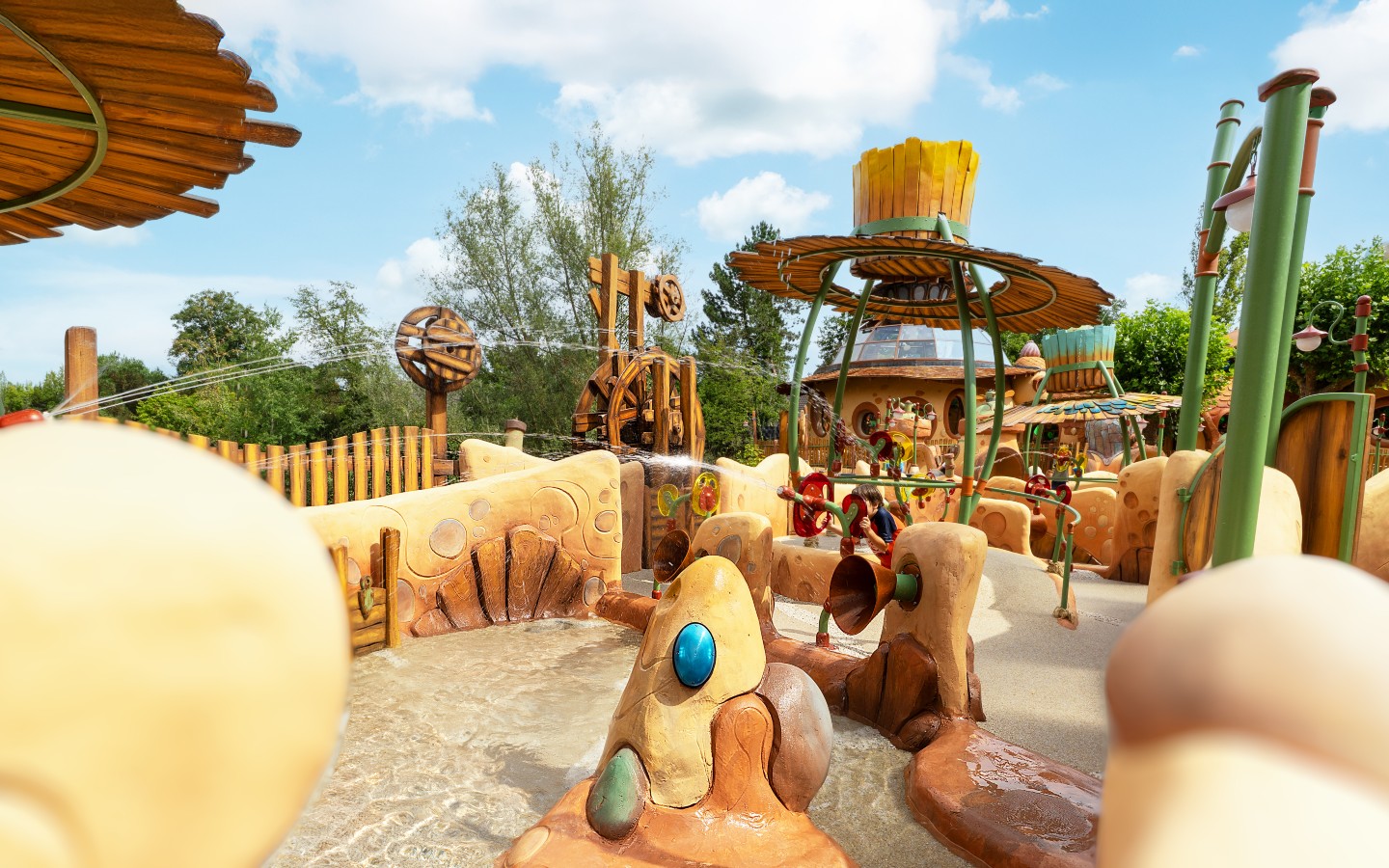 Die Datei 20250801_Phantasialand_Presseinformation_Drei-neue-Erlebnisse-fuer-die-Familie.pdf herunterladen